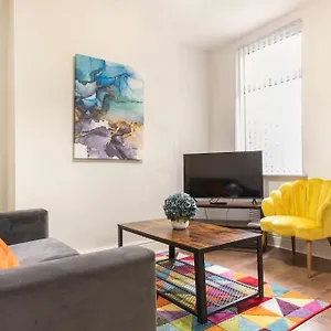 Apartment 3-bedroom In L15 With Free Parking Liverpool