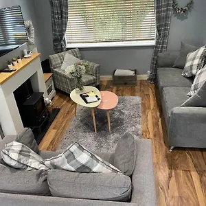 Holiday home Large Home, Close To Bhx, Nec, Jlr, 4 Double Beds! Birmingham